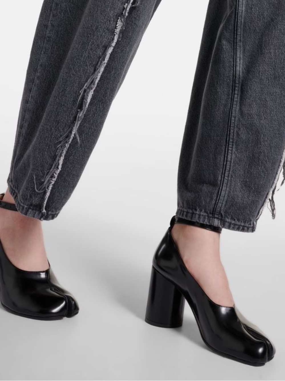 MAISON MARGIELA TABI PUMPS IN BLACK
$1,190 women 38.5 US 8.5 gently used - Picture 6 of 17